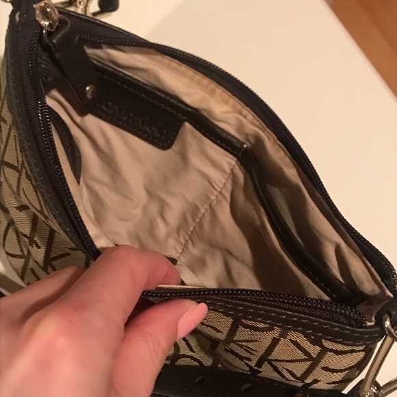 CALVIN KLEIN CROSSBODY BAG - Picture 6 of 8